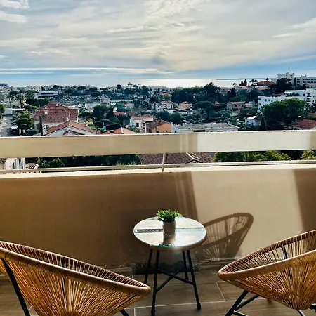 Joli Cozy Vue Apartment Antibes