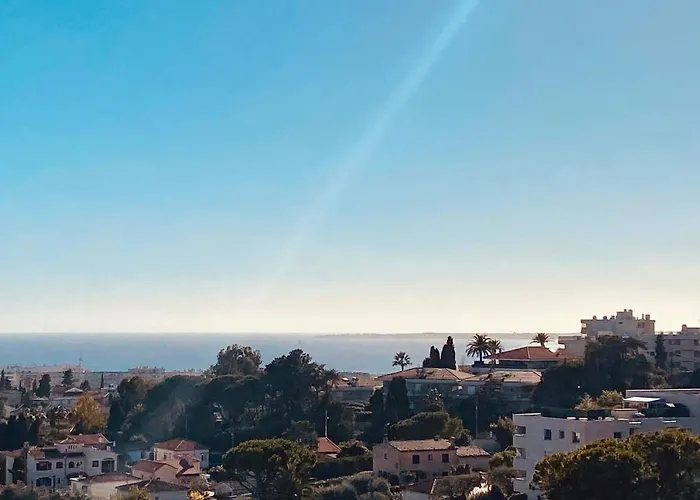 Joli Cozy Vue Apartment Antibes